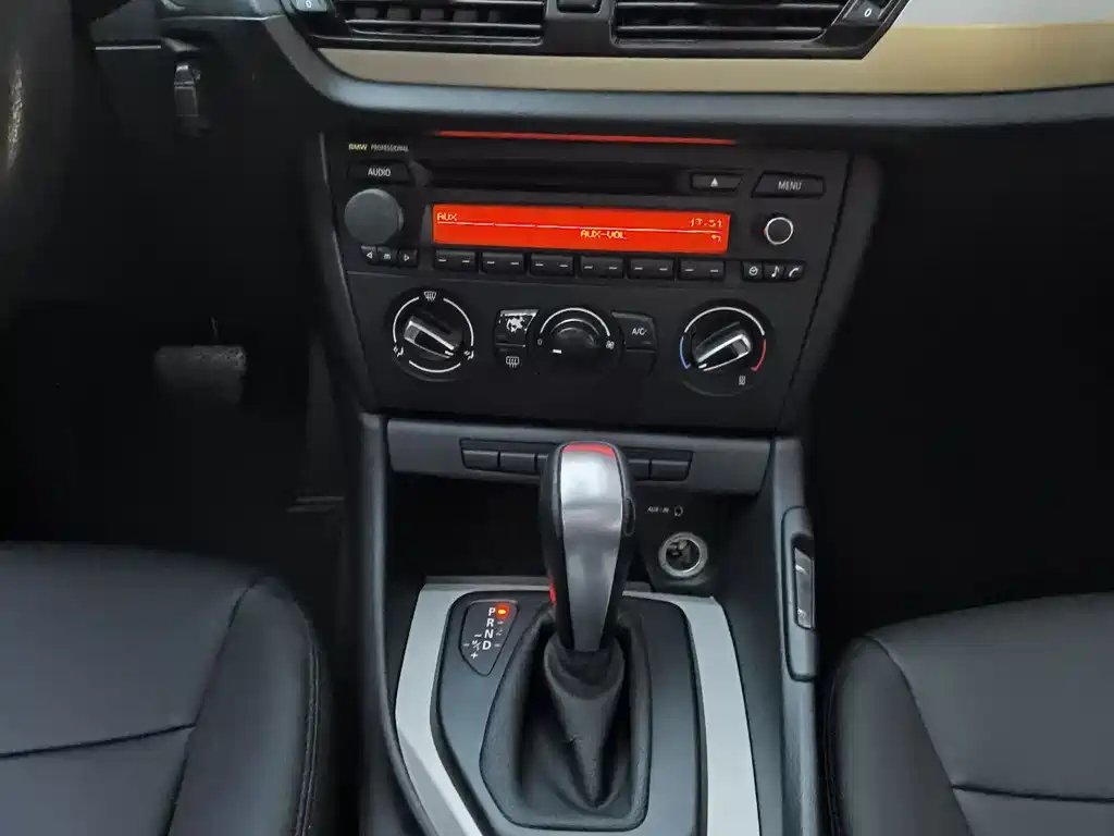 BMW X1 2014 — фото 15