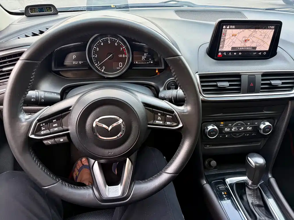 Mazda 3 Axela 2018 — фото 9