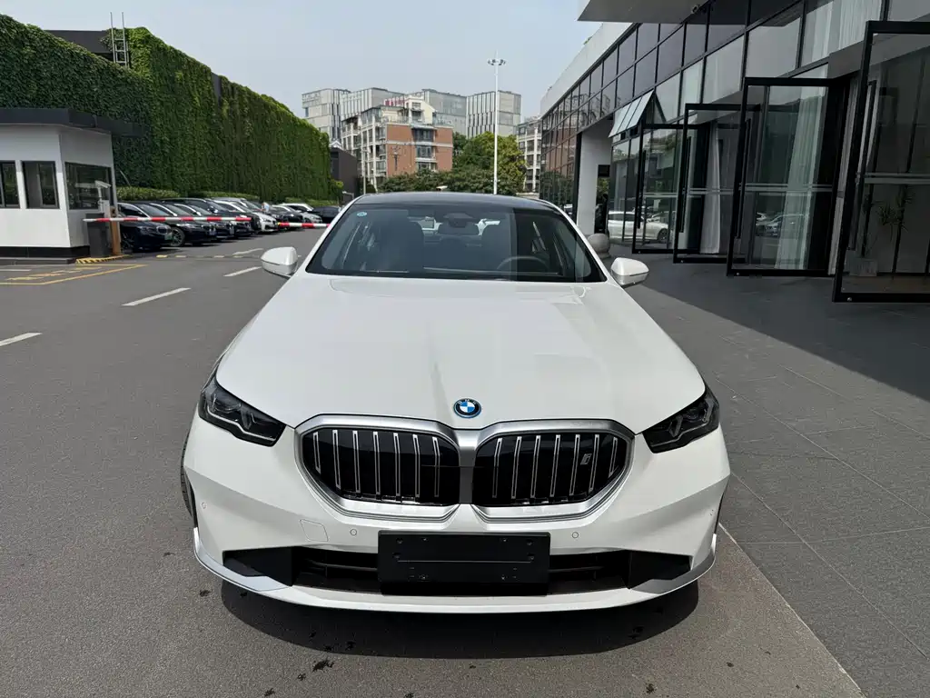 BMW i5 2025 — фото 2