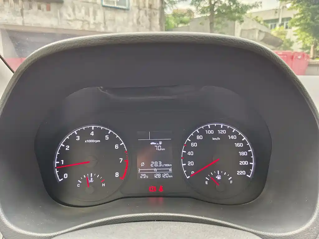 Hyundai Verna 2017 — фото 21