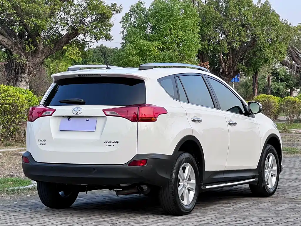 Toyota RAV4 2013 — фото 6