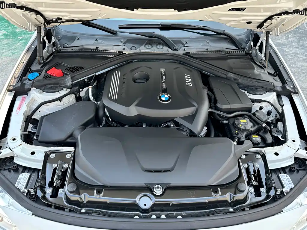 BMW 3 Series 2019 — фото 23