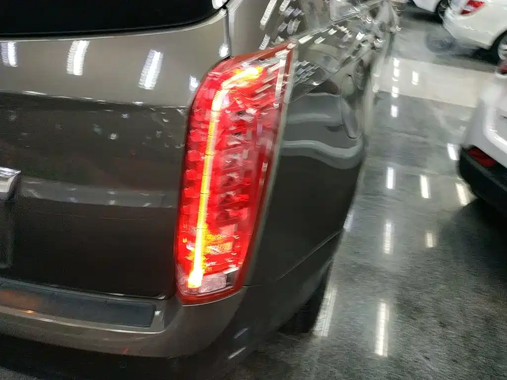 Cadillac SRX 2015 — фото 24