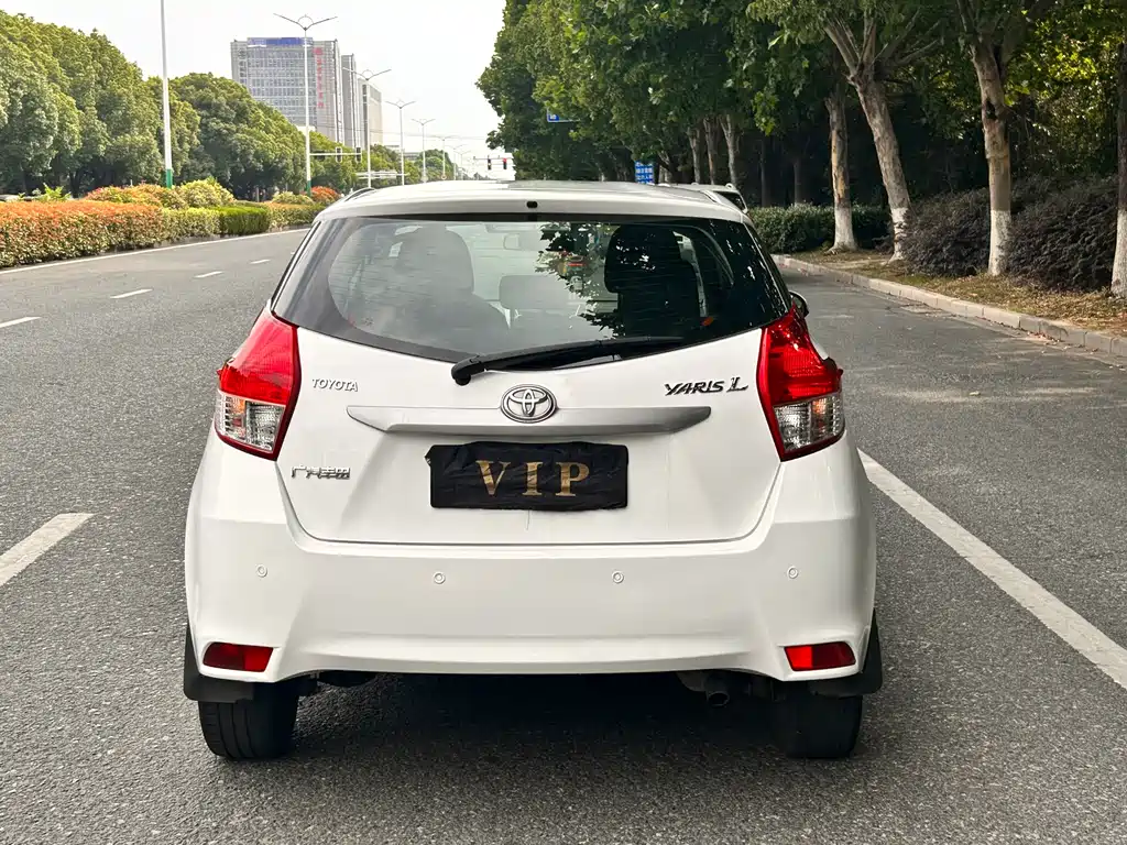 Toyota Yaris L 2015