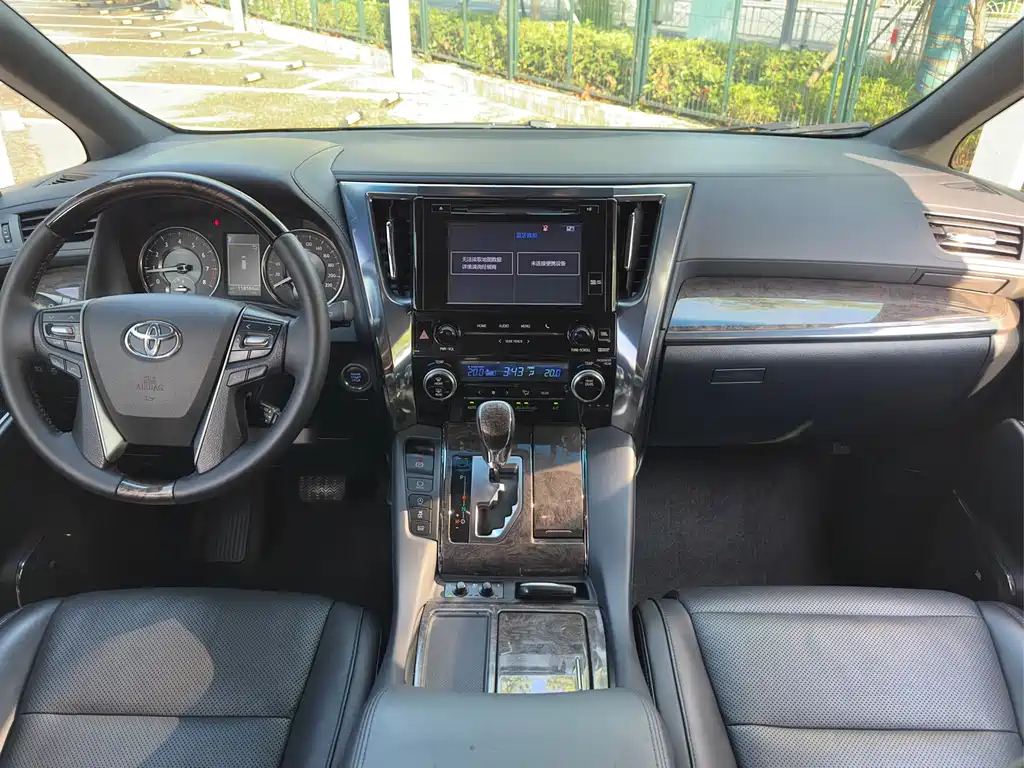 Toyota Alphard 2018 — фото 19