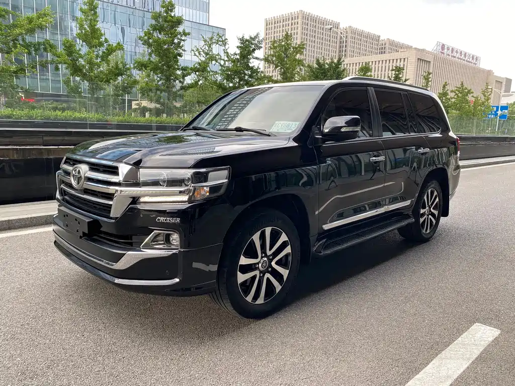 Toyota Land Cruiser 2019 — фото 1