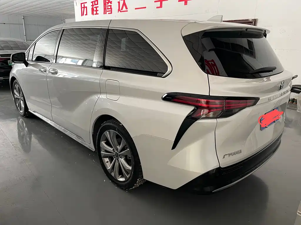 Toyota Sienna 2022 — фото 14