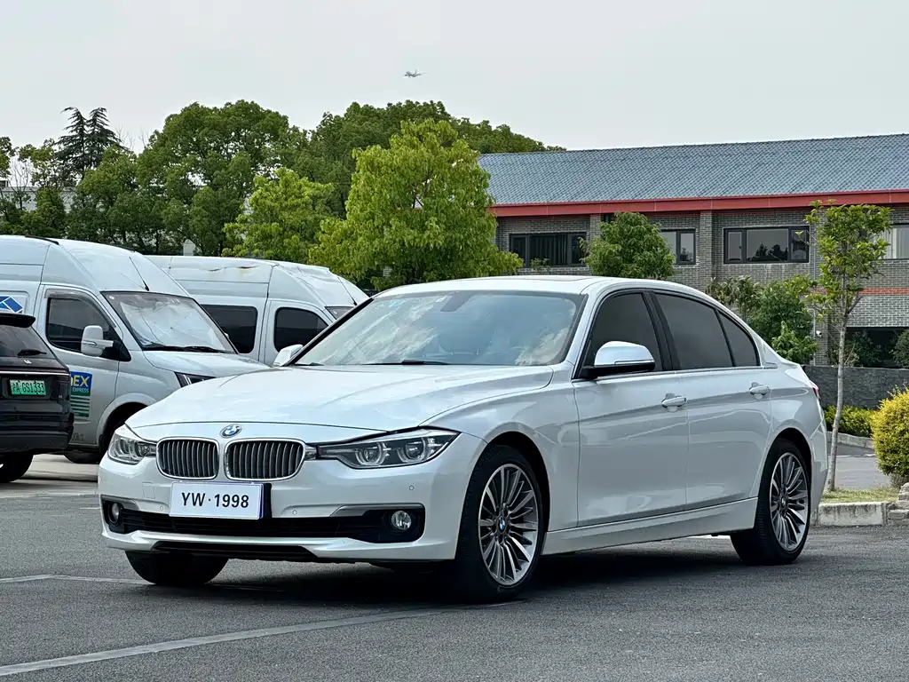 BMW 3 Series 2019 — фото 1