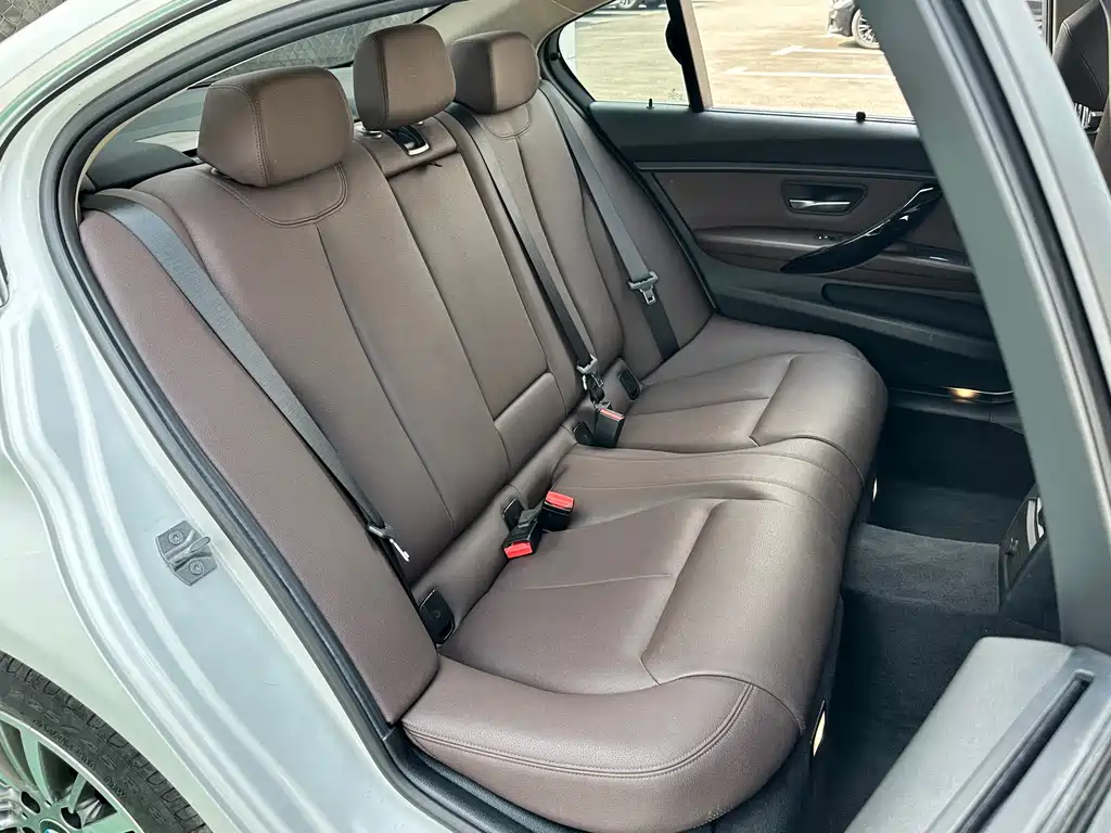 BMW 3 Series 2019 — фото 16