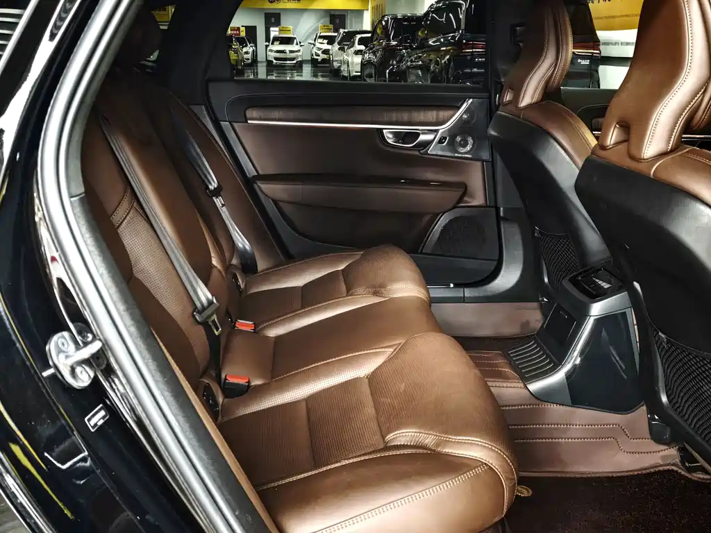Volvo S90 PHEV 2023 — фото 12