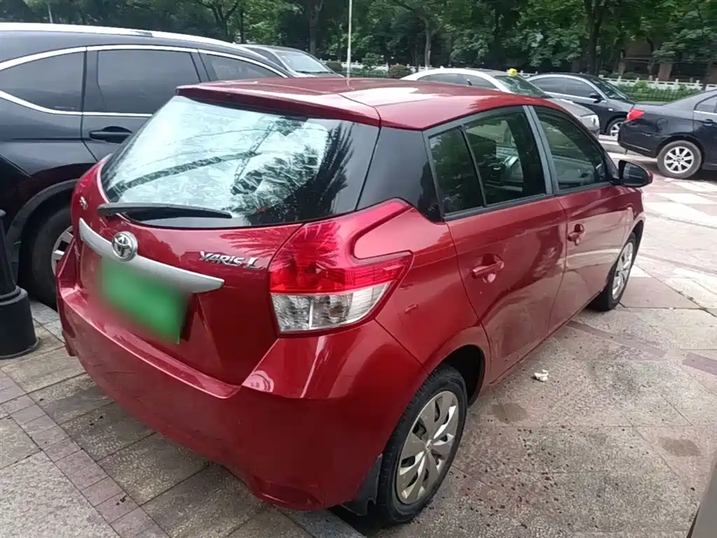 Toyota Yaris L 2015 — фото 7