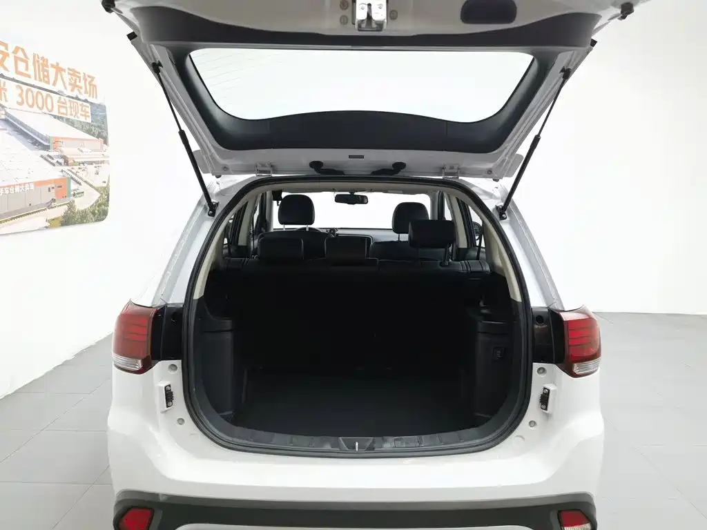Mitsubishi Outlander 2021 — фото 16