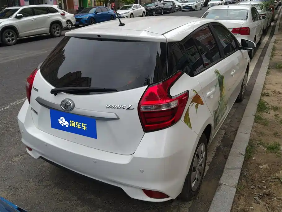 Toyota Yaris L 2021