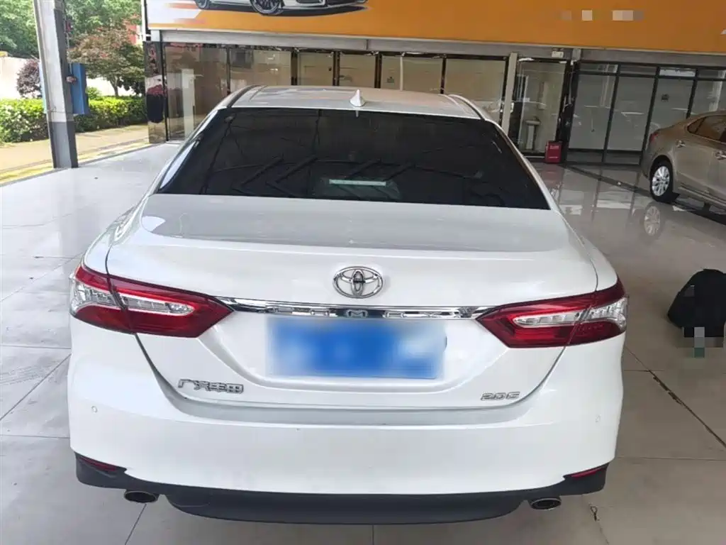 Toyota Camry 2022 — фото 6