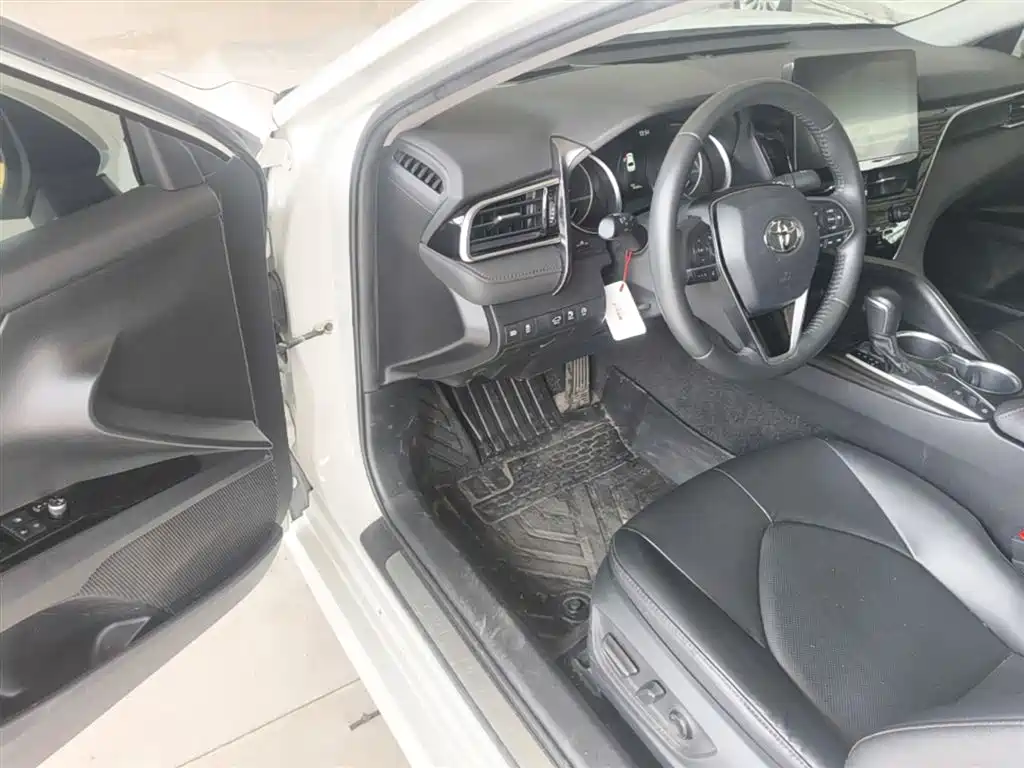 Toyota Camry 2022 — фото 16