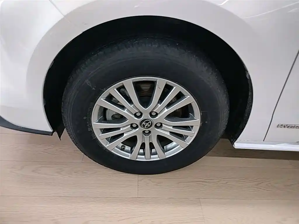 Toyota Sienna 2023 — фото 23