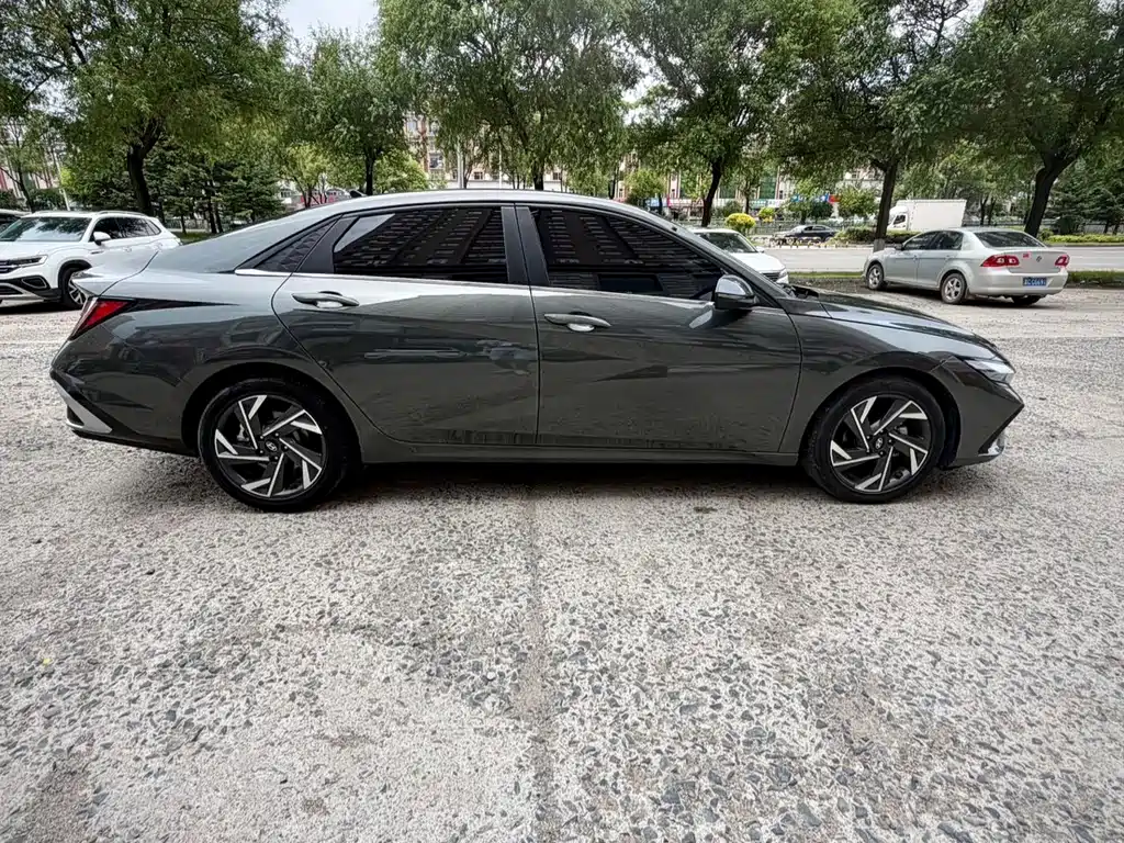 Hyundai Elantra 2023