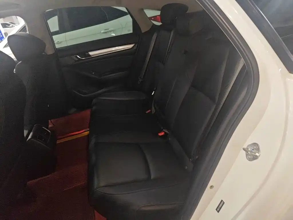 Honda Accord 2020 — фото 17