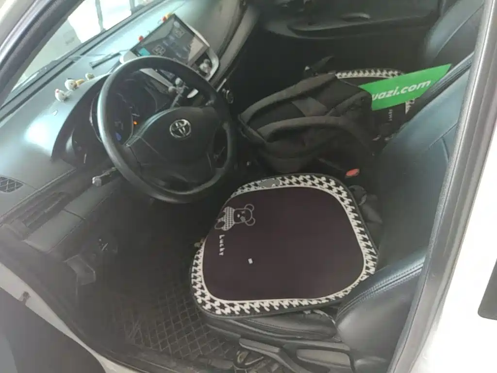 Toyota Yaris L 2017 — фото 15