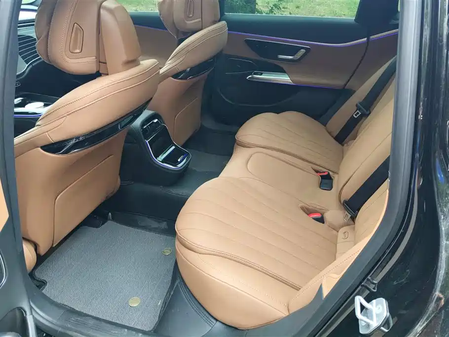 Mercedes-Benz E-Class 2025 — фото 11