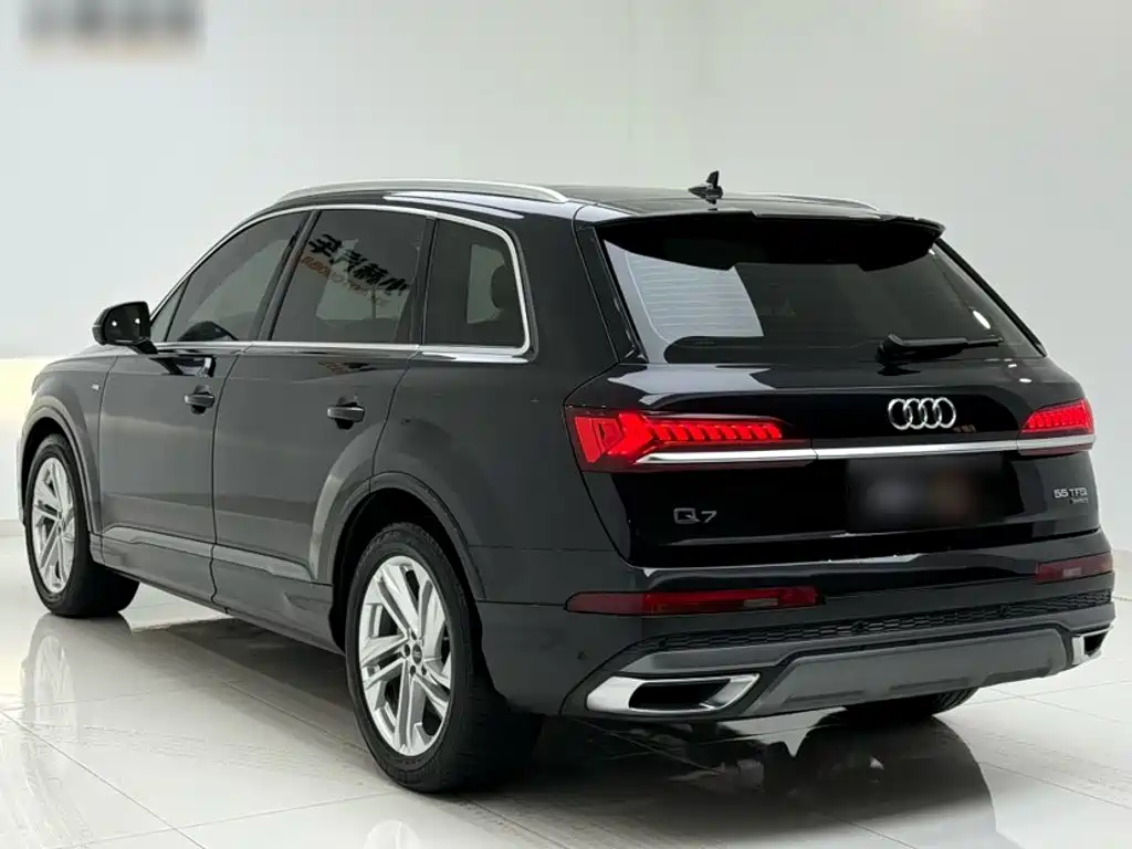Audi Q7 2021 — фото 5