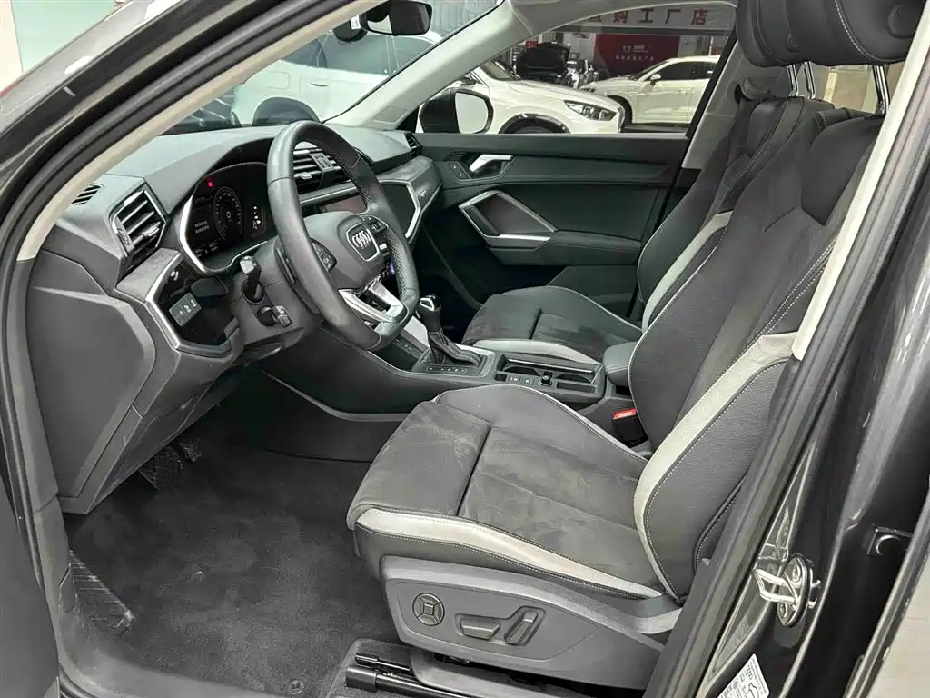 Audi Q3 2023 — фото 11