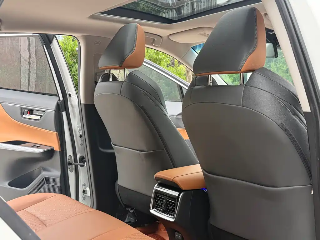 Toyota Venza 2022 — фото 10