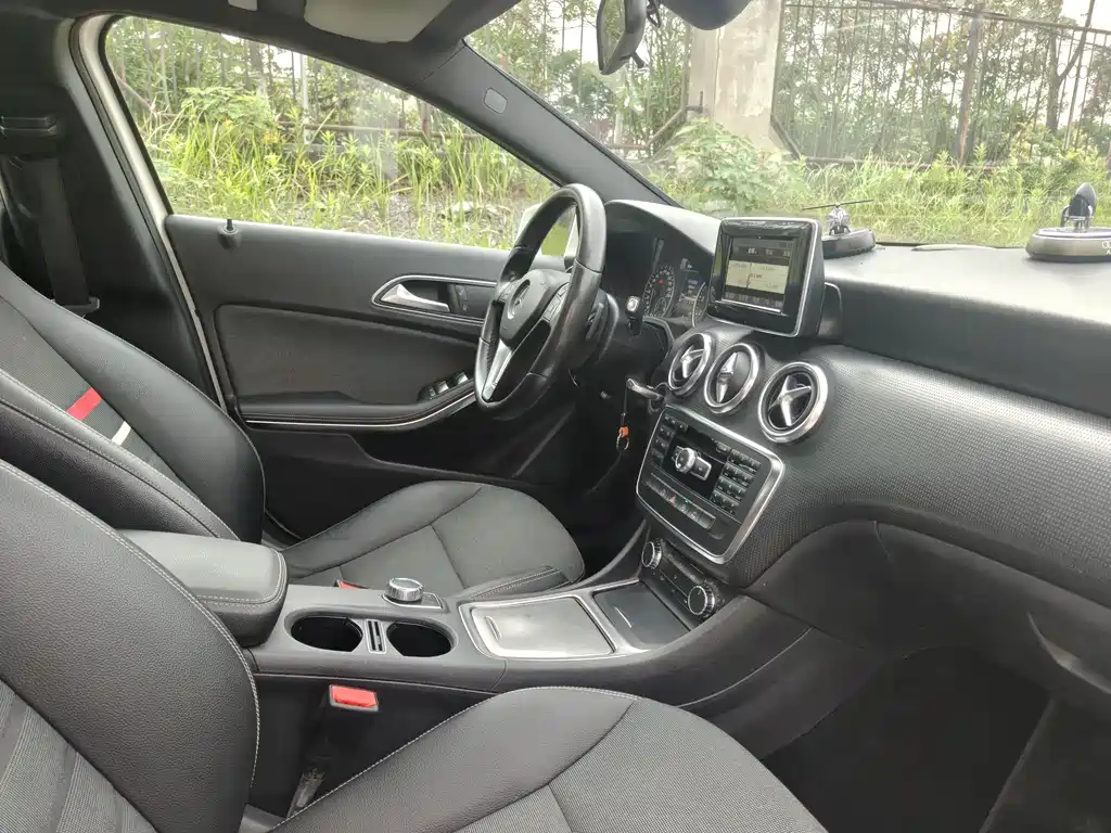 Mercedes-Benz A-Class 2015 — фото 14