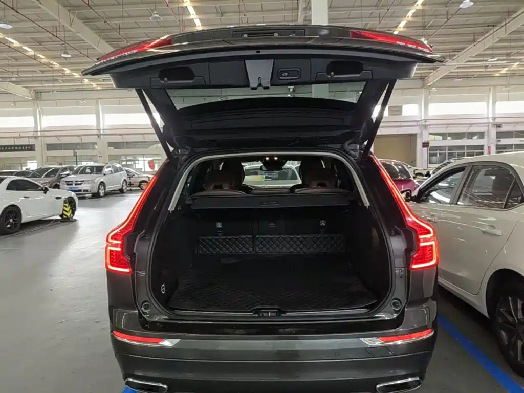 Volvo XC60 2019 — фото 19