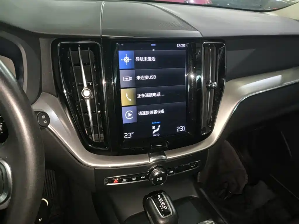 Volvo XC60 2019 — фото 13