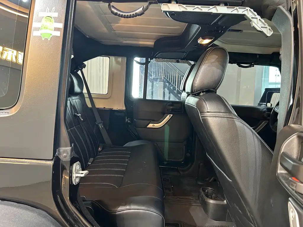 Jeep Wrangler 2019 — фото 16