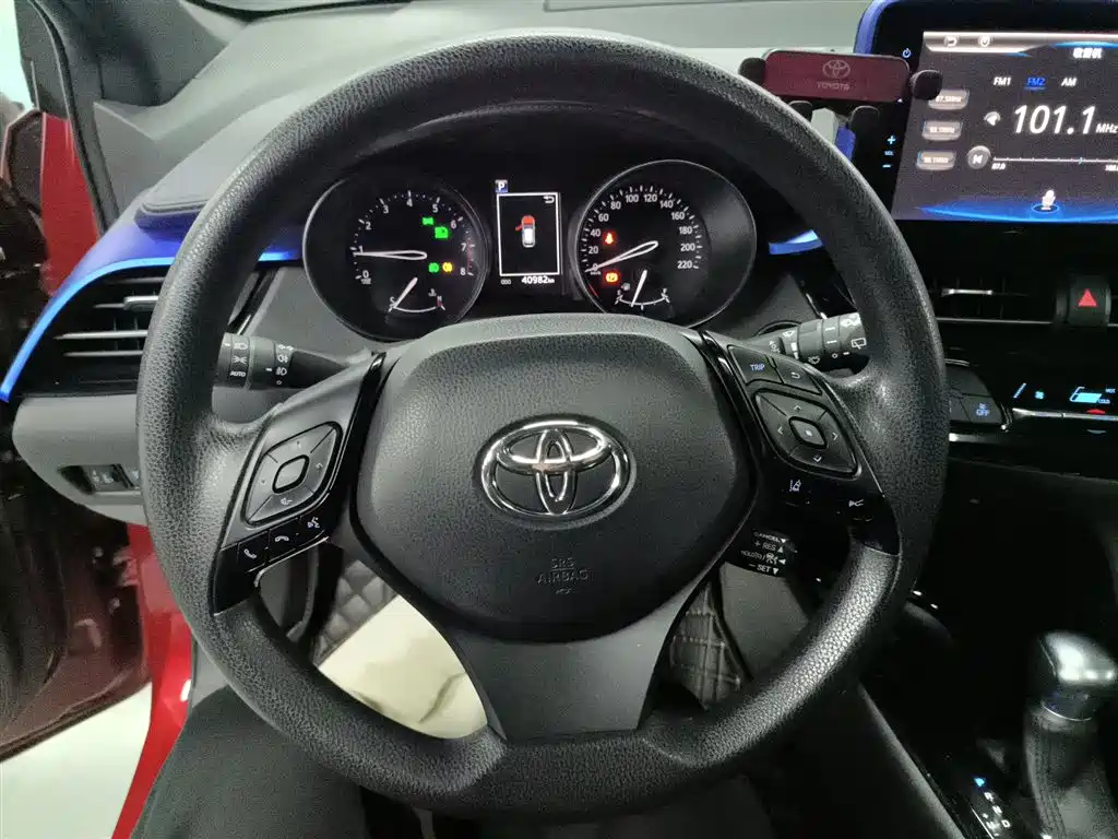 Toyota C-HR 2020 — фото 11