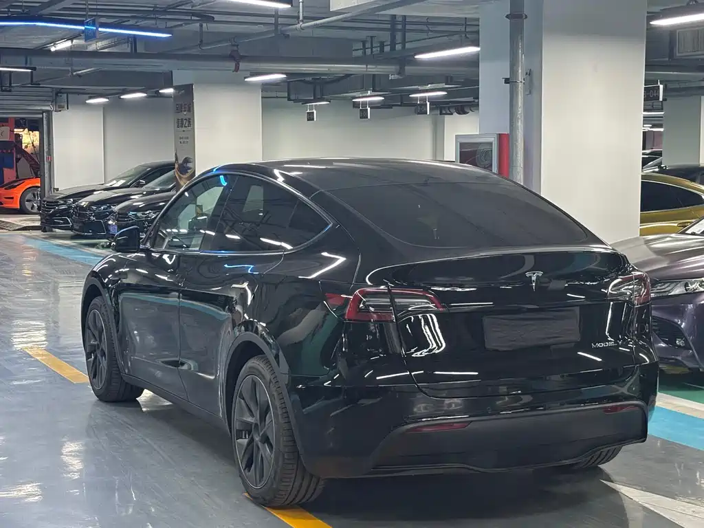 Tesla Model Y 2023 — фото 18