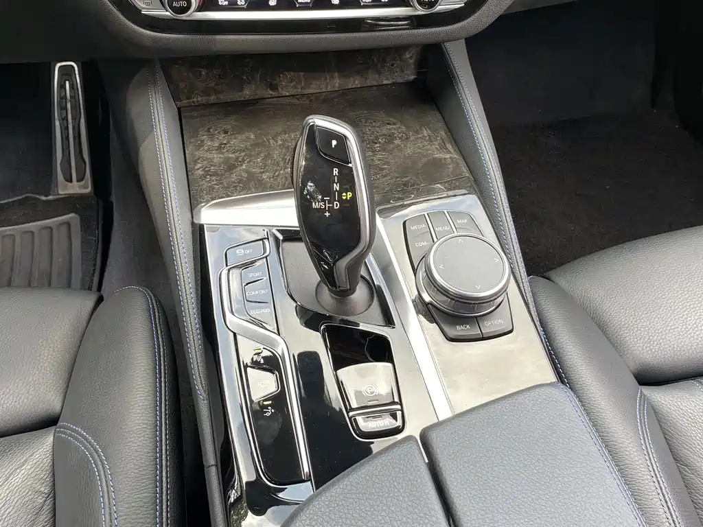 BMW 6 Series GT 2022 — фото 14