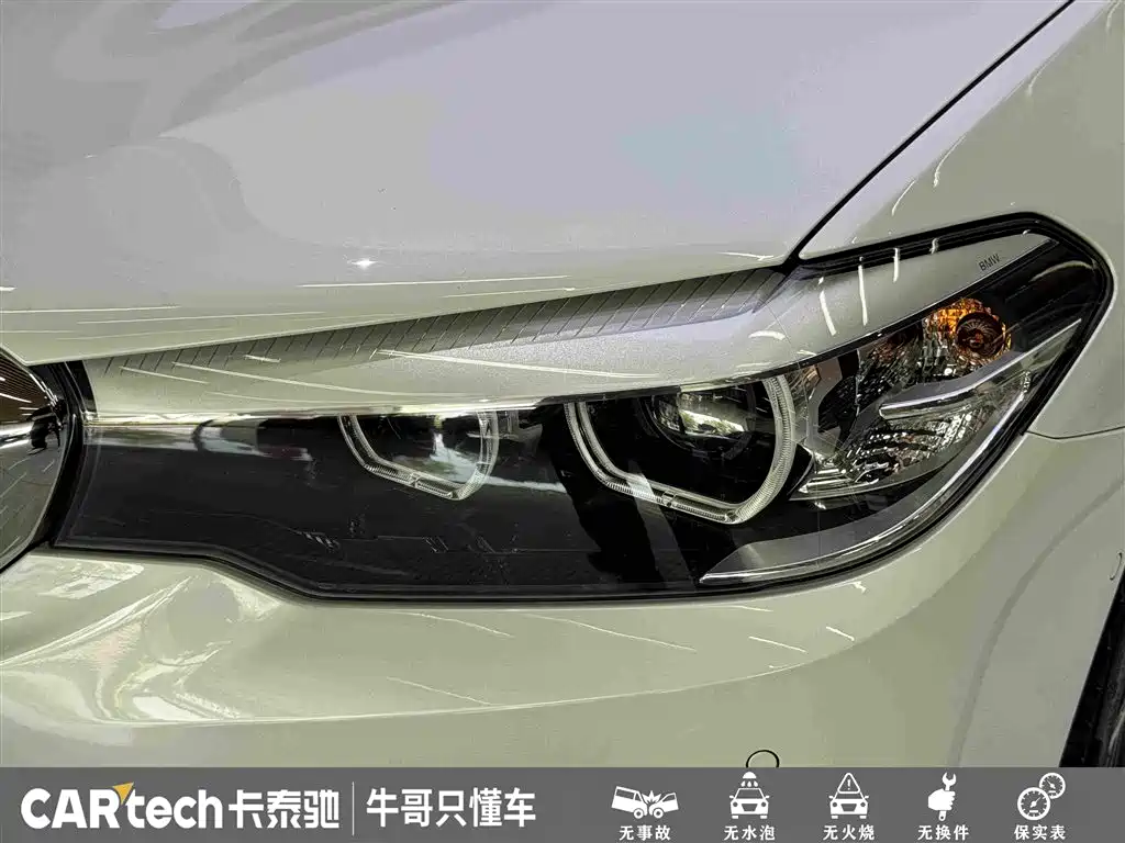BMW 5 Series 2019 — фото 11