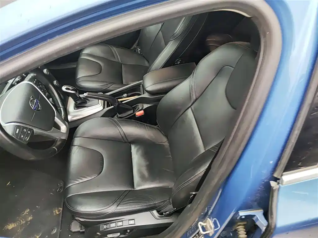 Volvo V40 2015 — фото 15