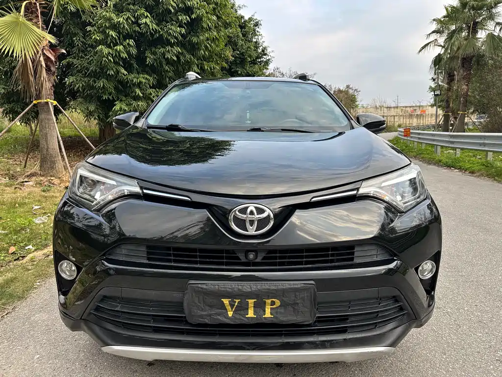 Toyota RAV4 2018 — фото 2