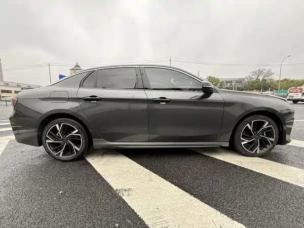 Lynk & Co 03 2023