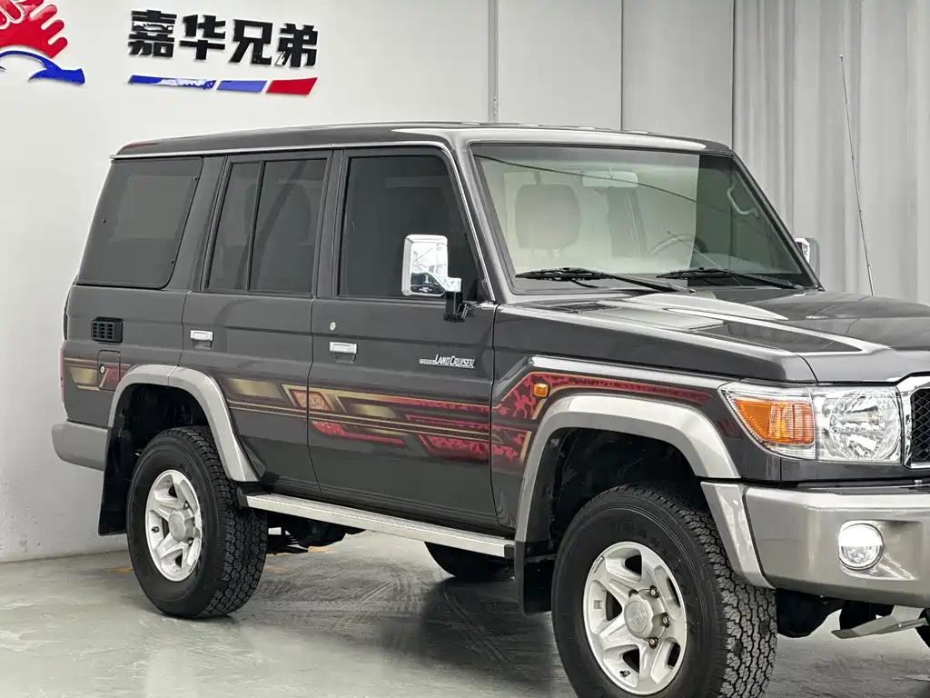 Toyota Land Cruiser 2023 — фото 6