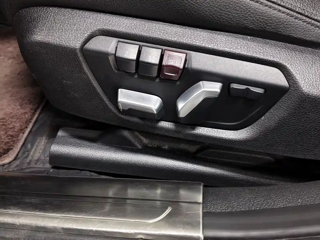 BMW 3 Series 2018 — фото 10