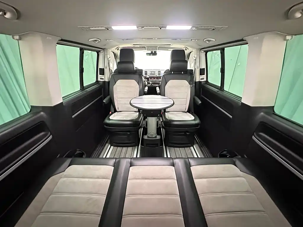 Volkswagen Multivan 2018 — фото 45