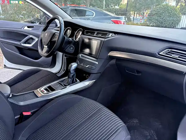 Peugeot 408 2016