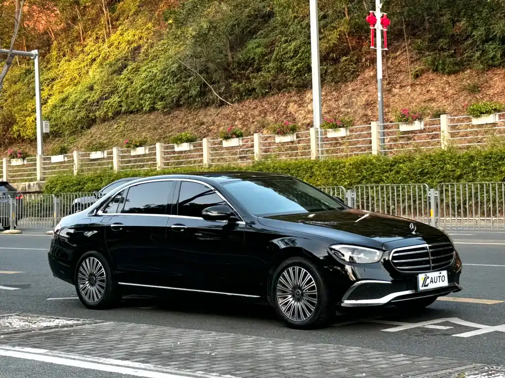 Mercedes-Benz E-Class 2022 — фото 3
