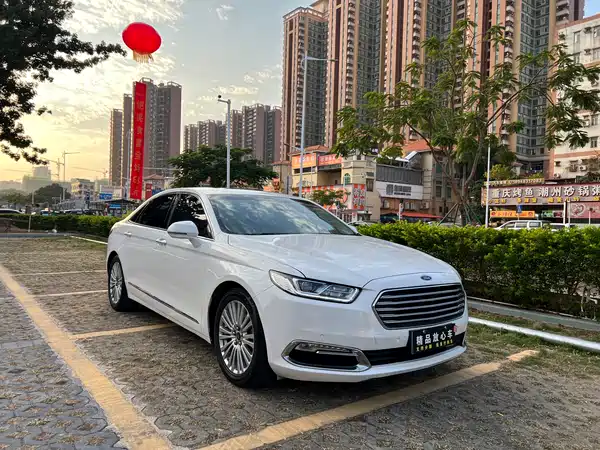 Ford Taurus 2015