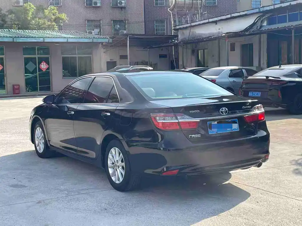 Toyota Camry 2017 — фото 9