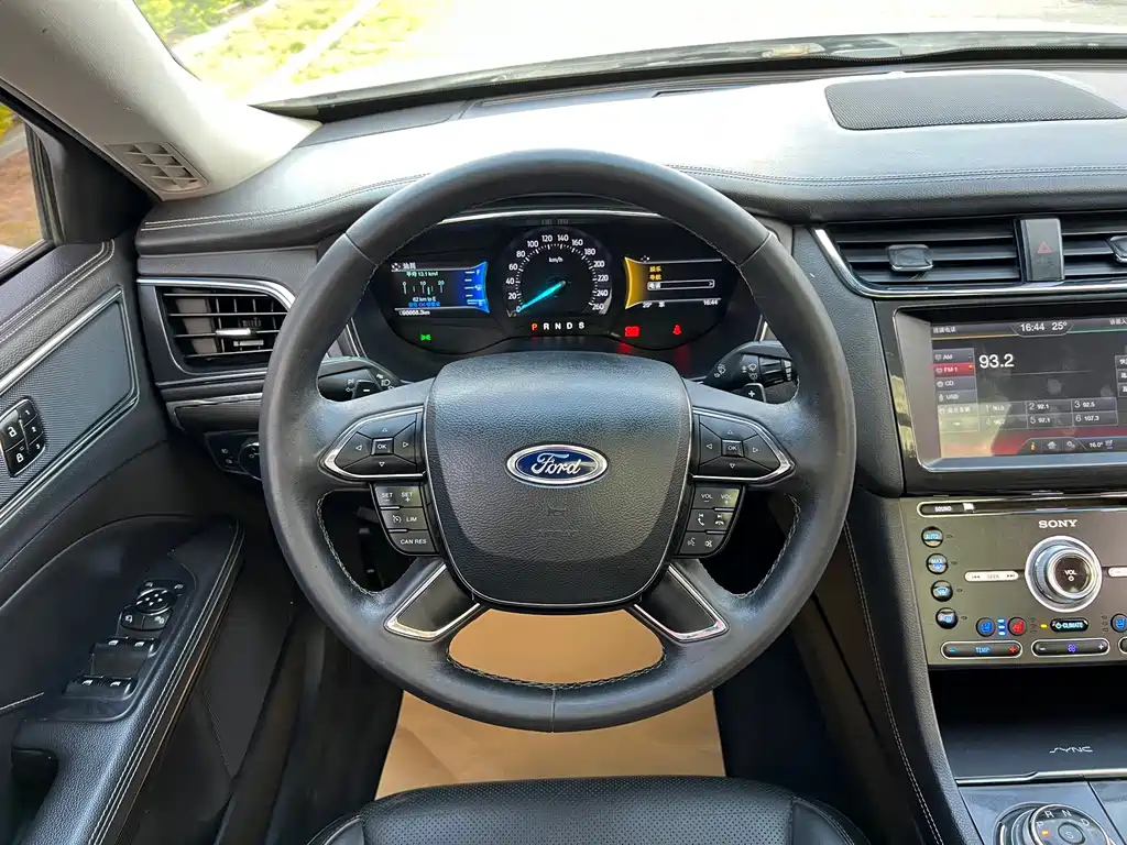 Ford Taurus 2016 — фото 16