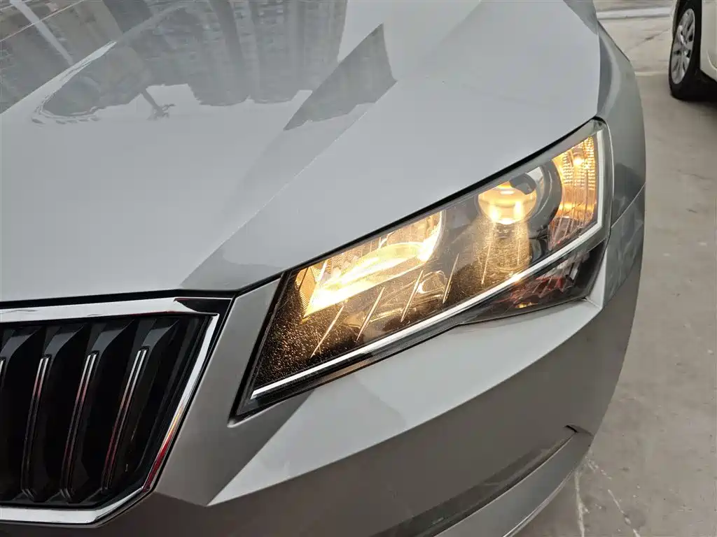 Skoda Superb 2019 — фото 24