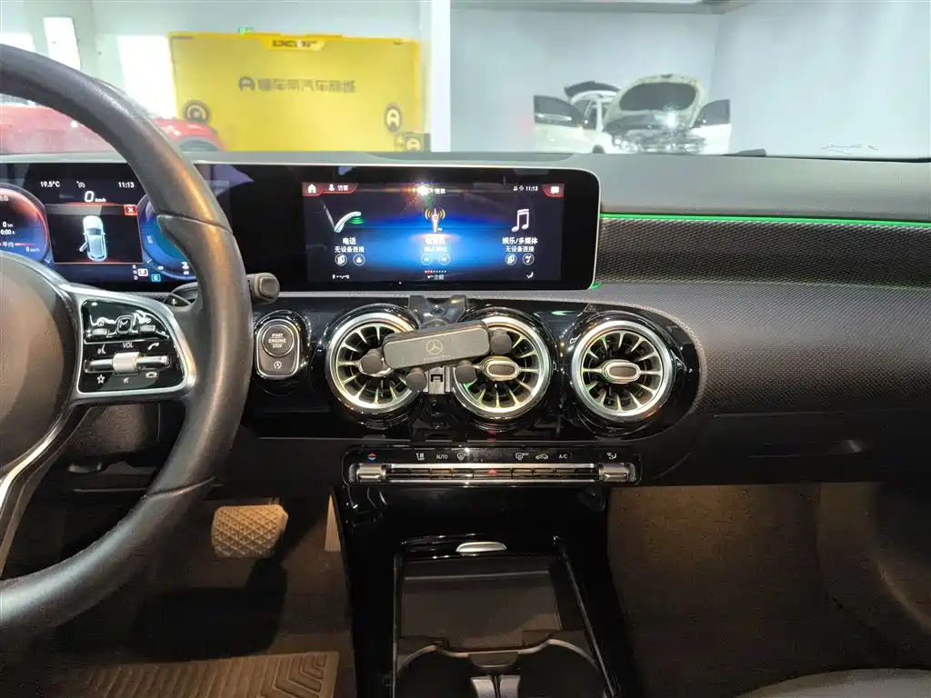 Mercedes-Benz A-Class 2020 — фото 9