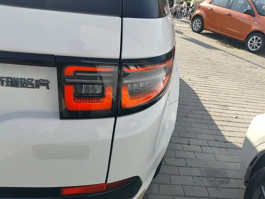 Land Rover Discovery Sport 2020 — фото 8