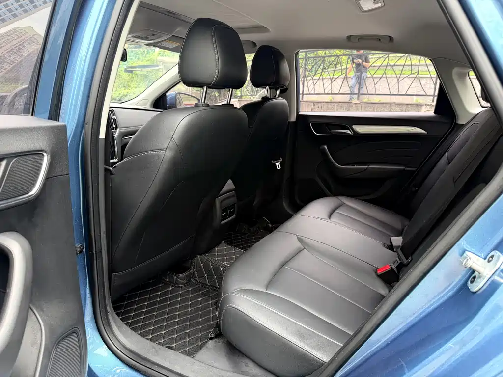Roewe i6 New Energy 2018 — фото 9